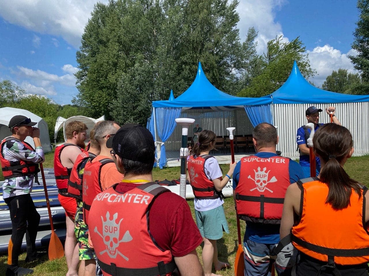 Инструктаж перед выходом на воду на командном выезде